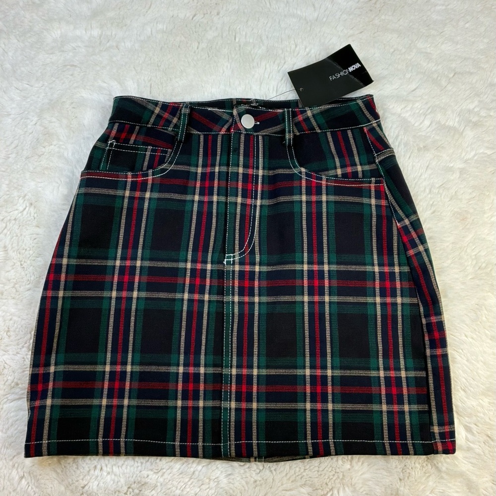 Fashion Nova NWT Plaid Mini Skirt Navy Blue Red Green Women’s S Dark Academia
